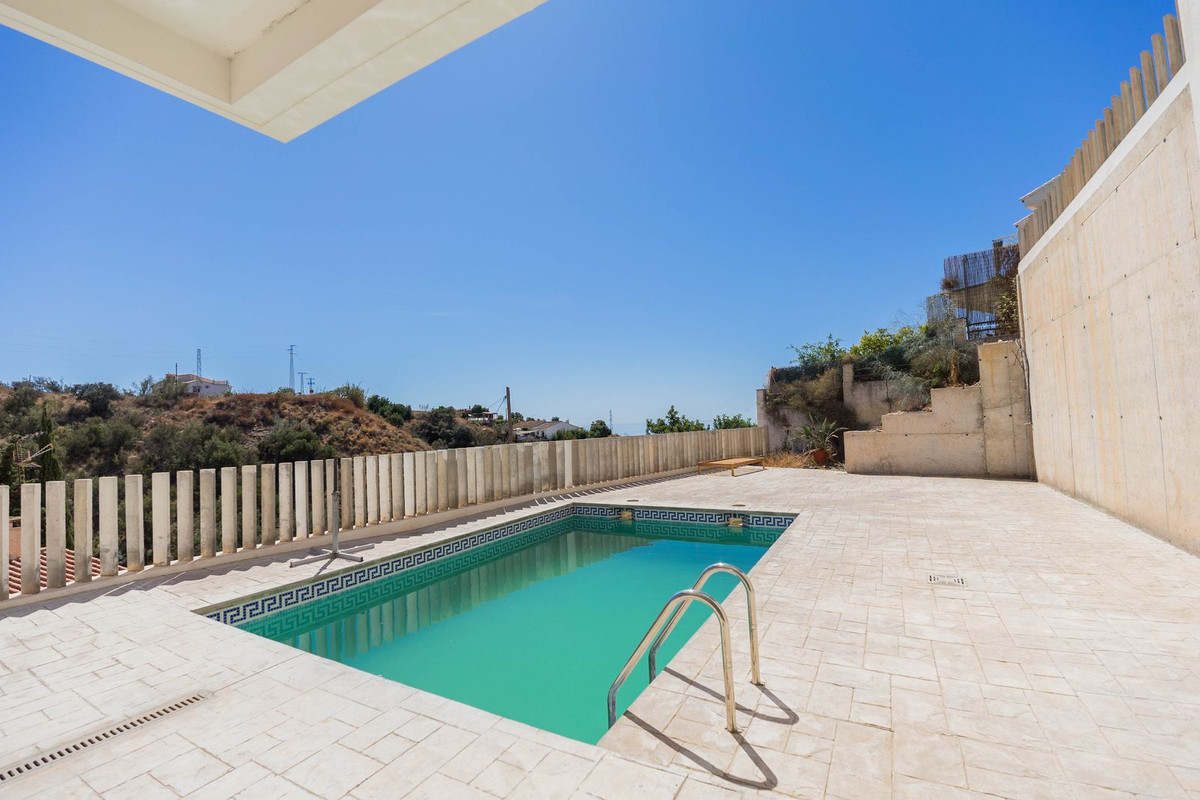 5 Bed Townhouse for sale in Chilches Costa Del Sol East, Málaga, Spain