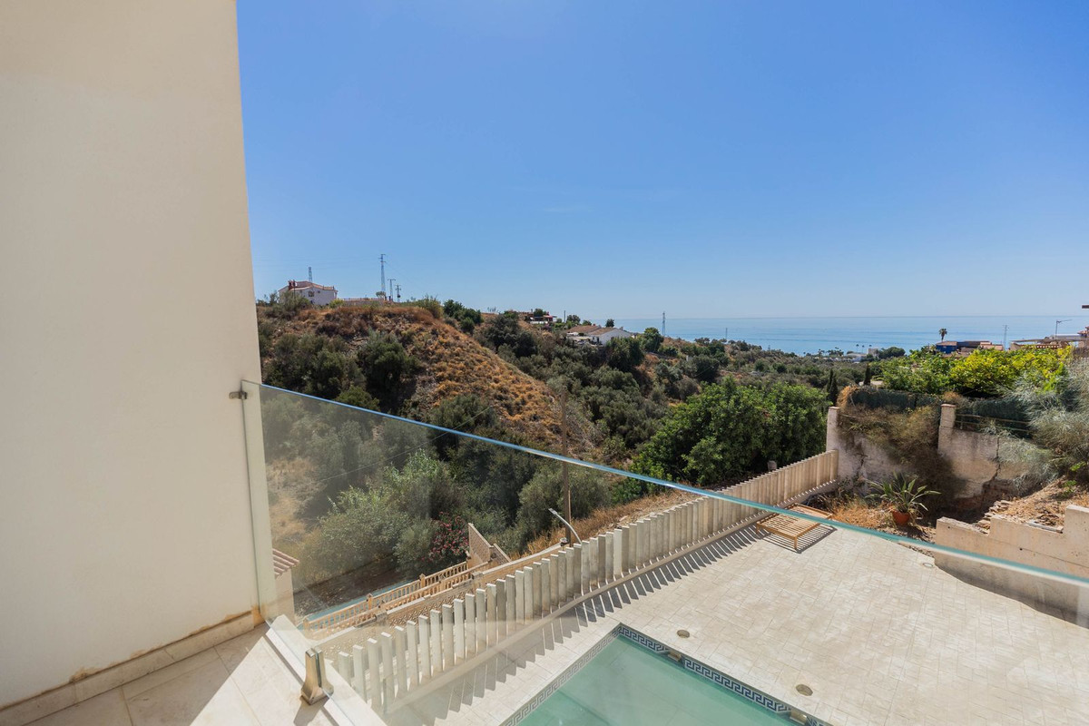 5 Bed Townhouse for sale in Chilches Costa Del Sol East, Málaga, Spain