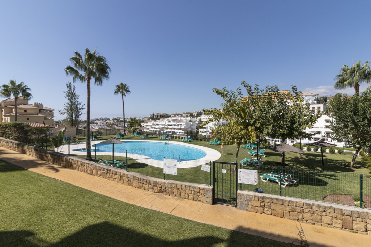 Se vende Apartamento Planta Media de 2 dormitorios en Costa Del Sol, Málaga, España