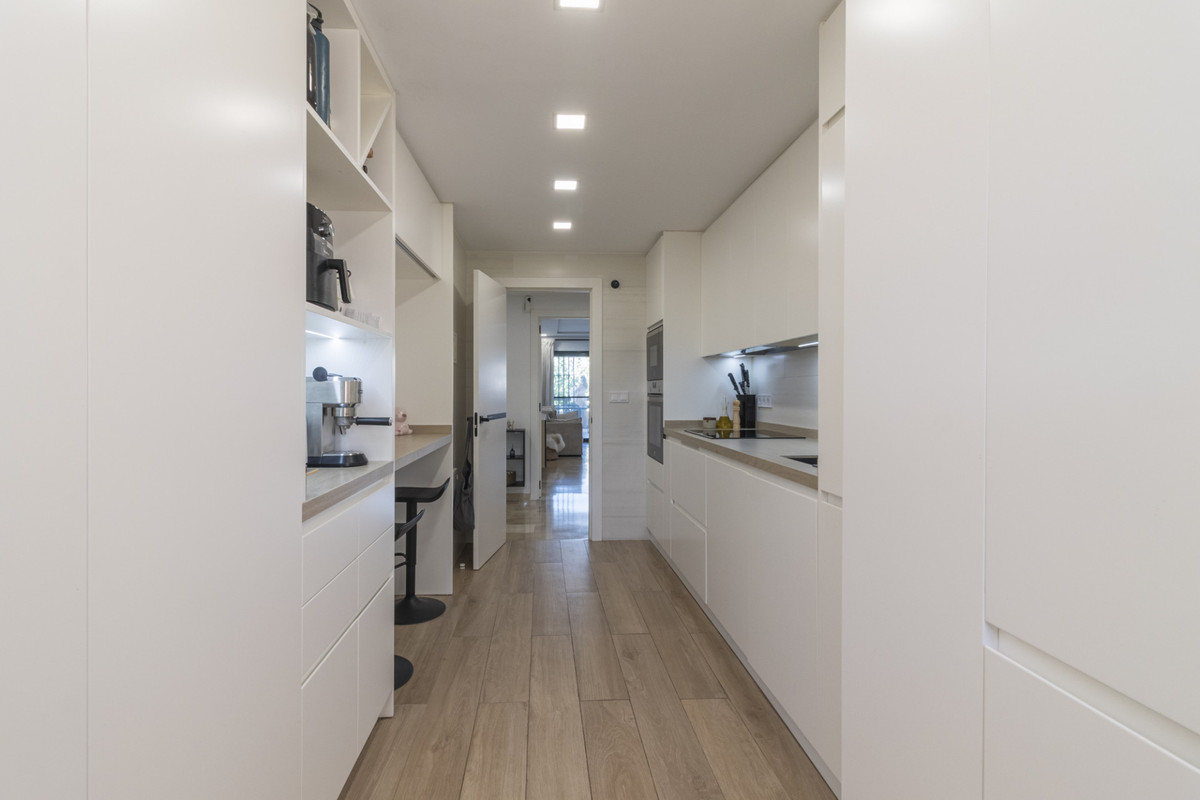 Se vende Apartamento Planta Media de 2 dormitorios en Costa Del Sol, Málaga, España