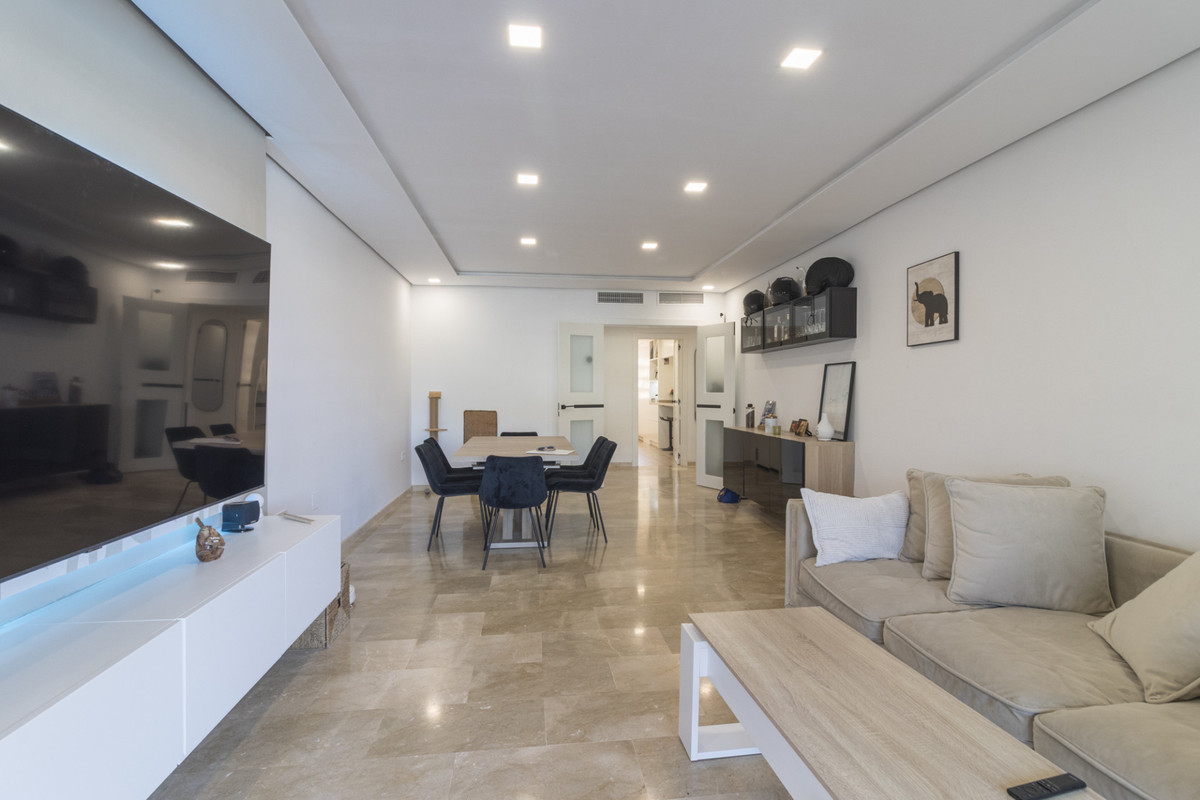 Se vende Apartamento Planta Media de 2 dormitorios en Costa Del Sol, Málaga, España