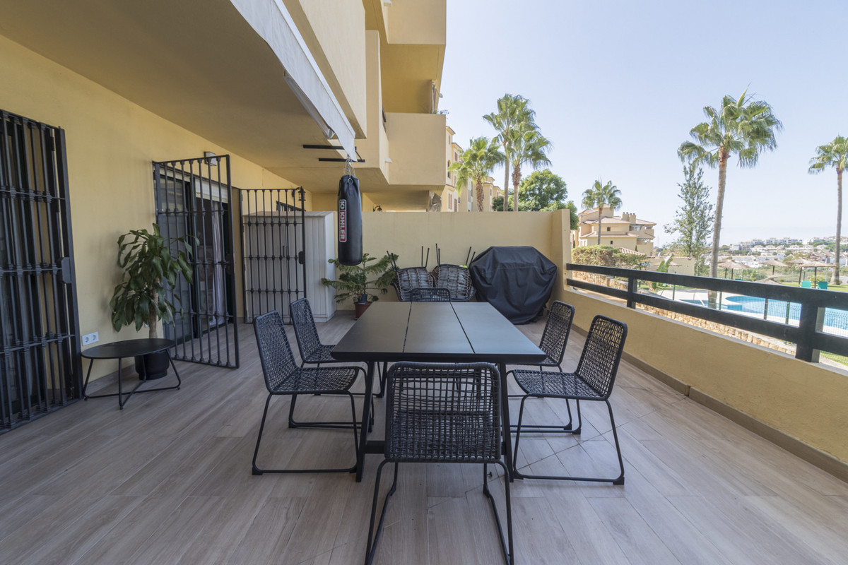 Se vende Apartamento Planta Media de 2 dormitorios en Costa Del Sol, Málaga, España