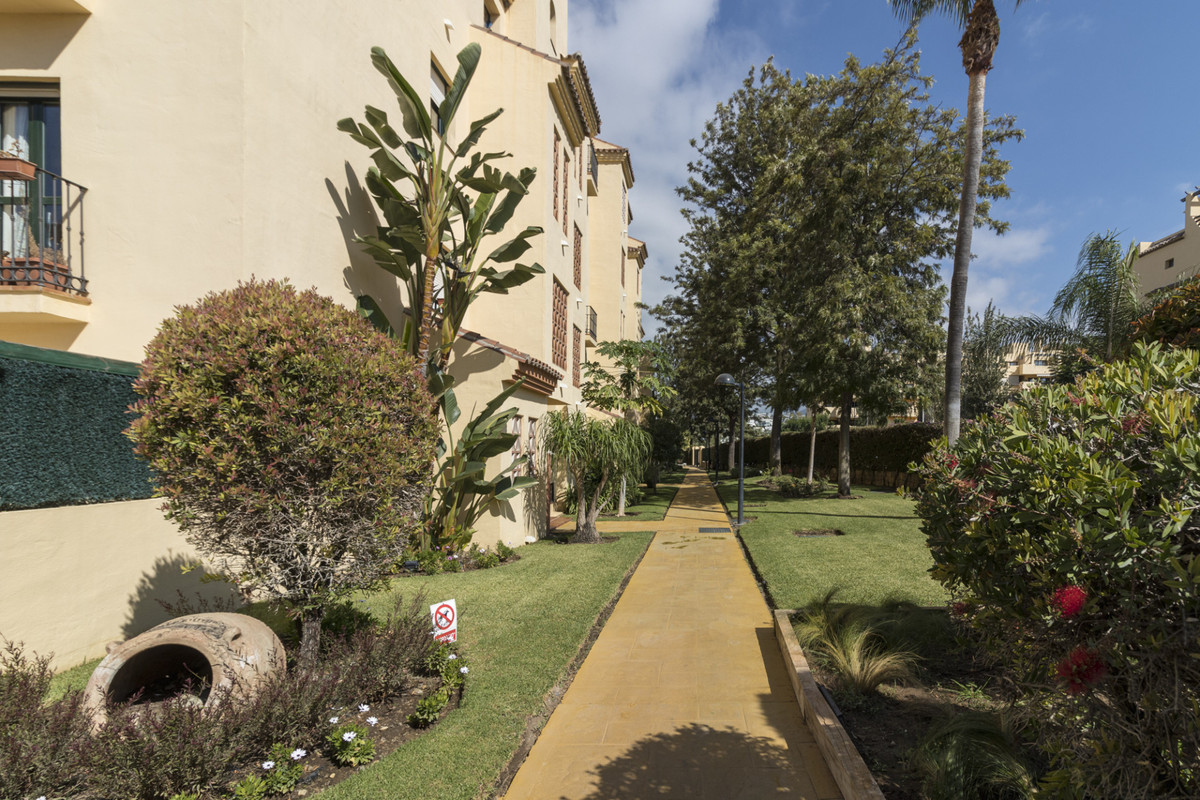 Se vende Apartamento Planta Media de 2 dormitorios en Costa Del Sol, Málaga, España