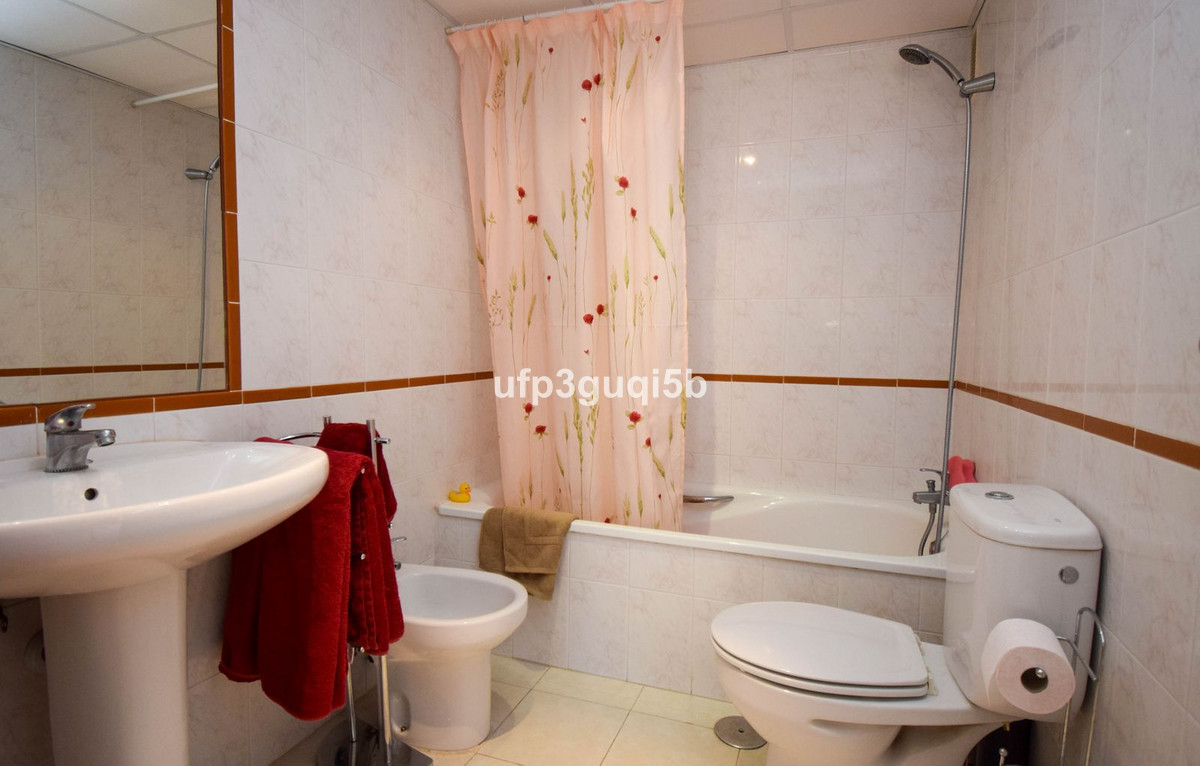 Se vende Apartamento en Planta Última de 2 dormitorios en Costa Del Sol, Málaga, España