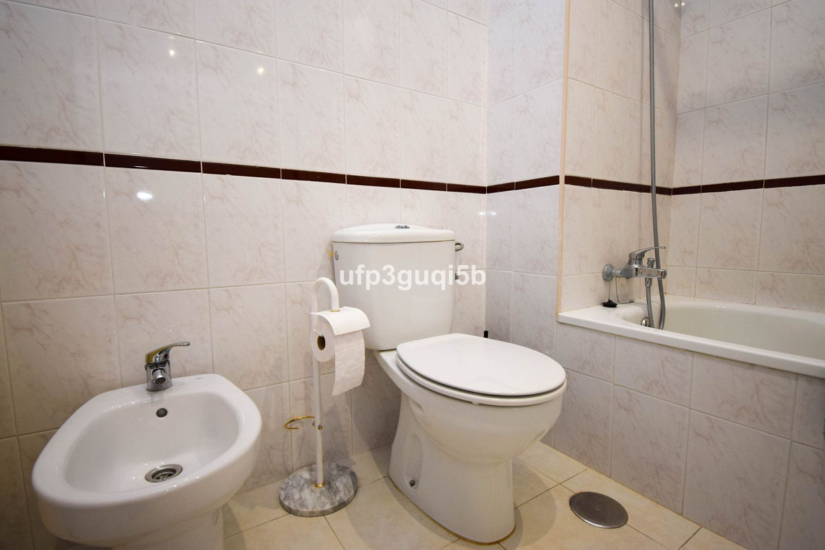 Se vende Apartamento en Planta Última de 2 dormitorios en Costa Del Sol, Málaga, España