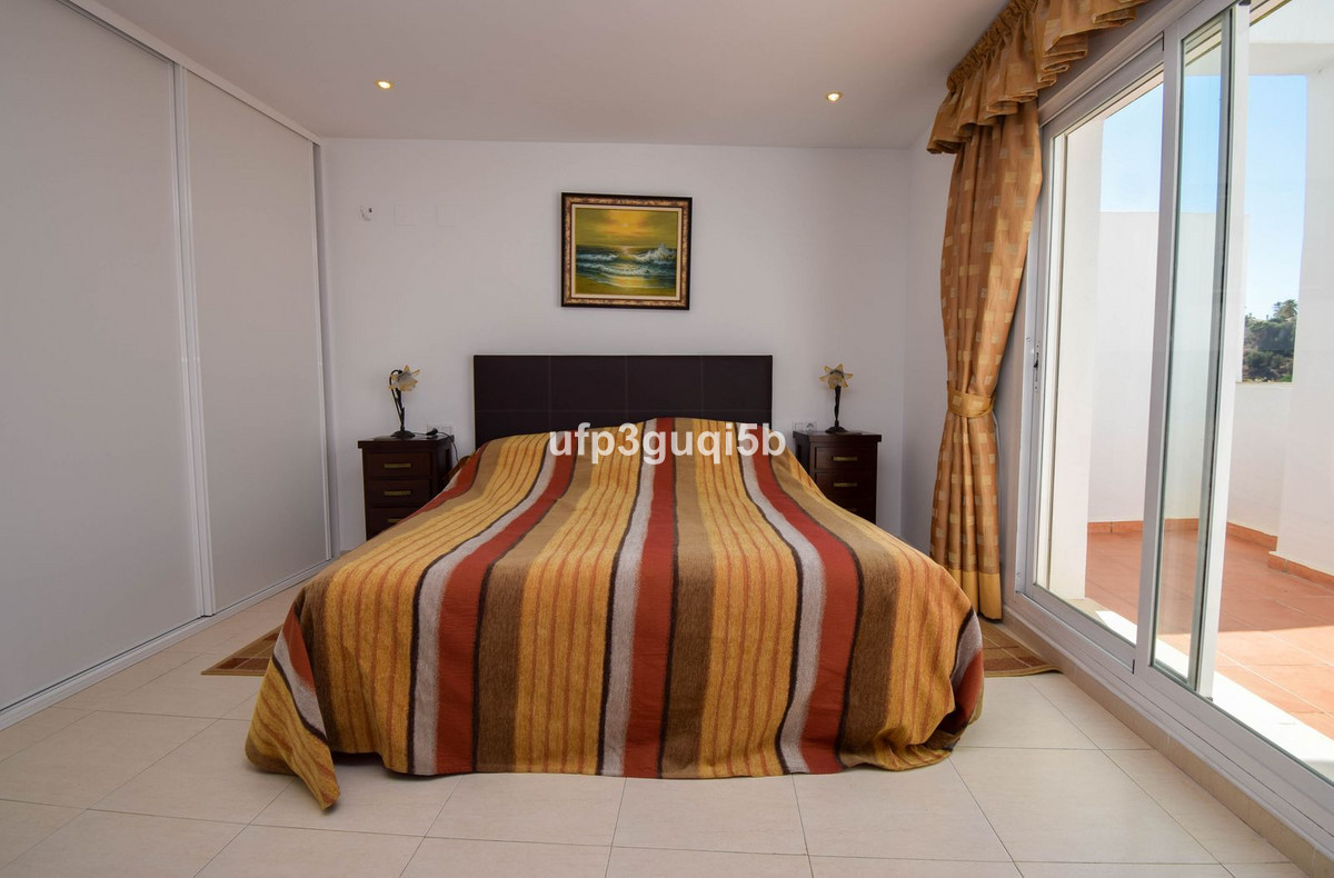Se vende Apartamento en Planta Última de 2 dormitorios en Costa Del Sol, Málaga, España