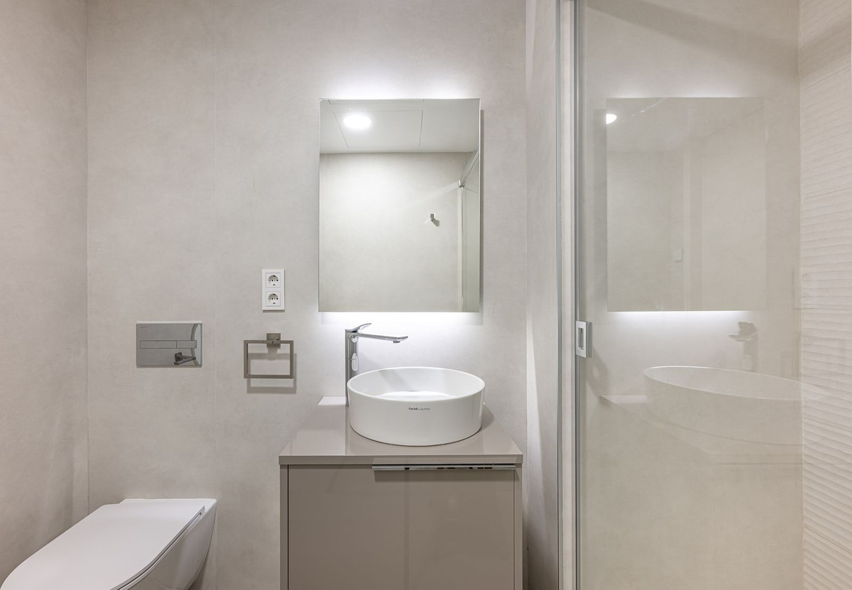 2 Bed Apartment for sale in Estepona Costa Del Sol, Málaga, Spain