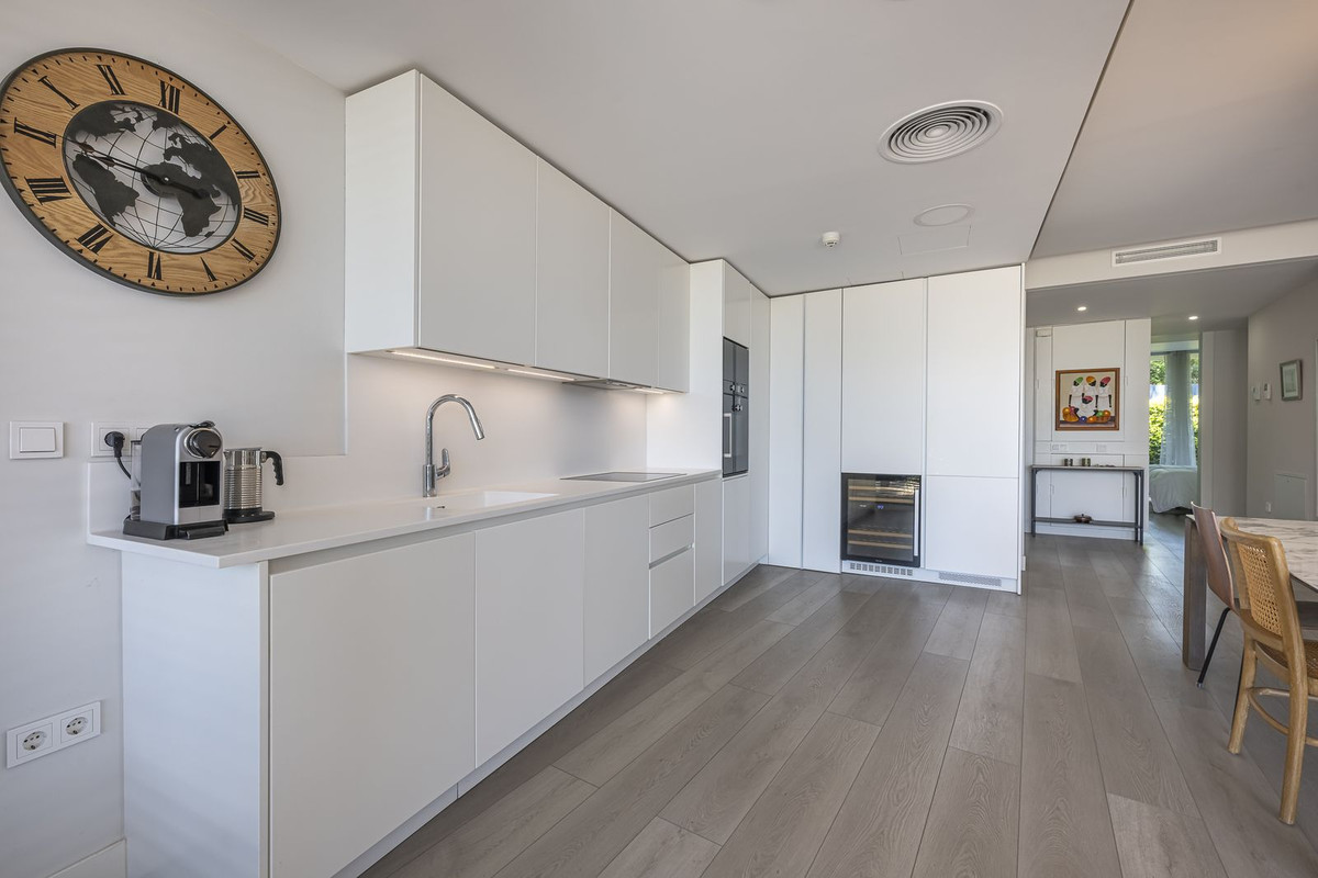 2 Bed Apartment for sale in Estepona Costa Del Sol, Málaga, Spain
