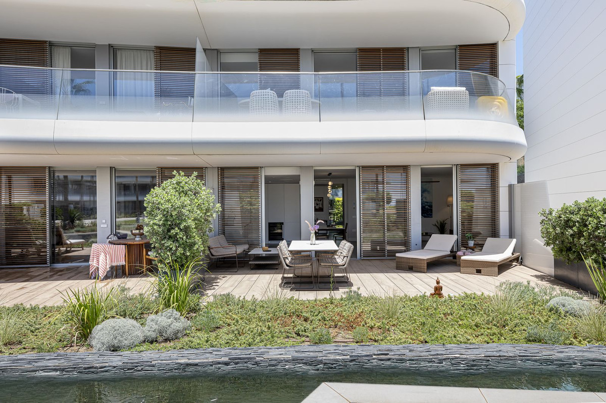 2 Bed Apartment for sale in Estepona Costa Del Sol, Málaga, Spain