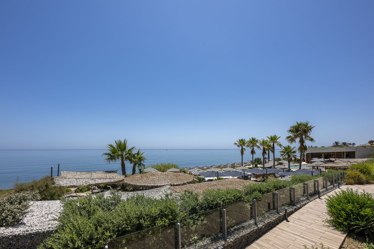 2 Bed Apartment for sale in Estepona Costa Del Sol, Málaga, Spain