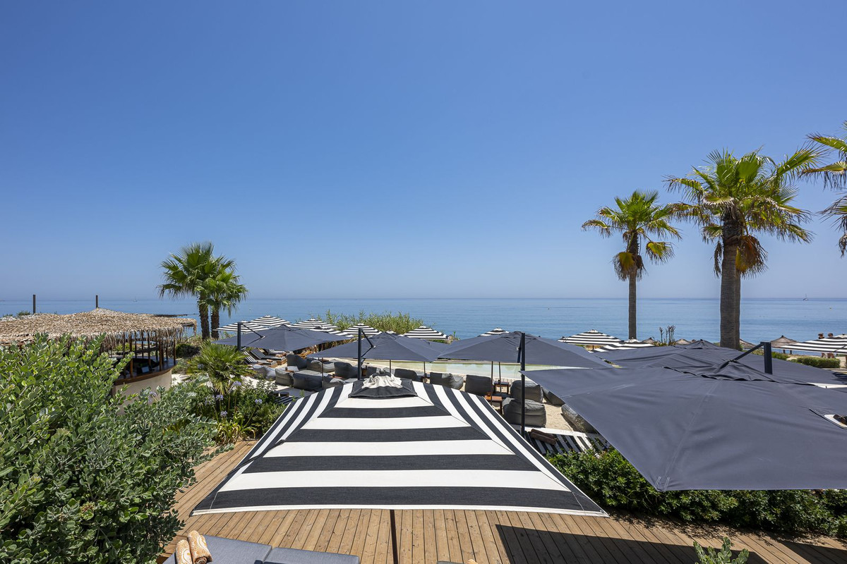 2 Bed Apartment for sale in Estepona Costa Del Sol, Málaga, Spain