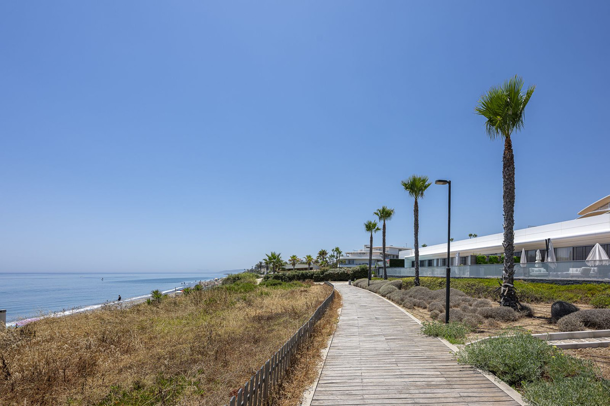 2 Bed Apartment for sale in Estepona Costa Del Sol, Málaga, Spain
