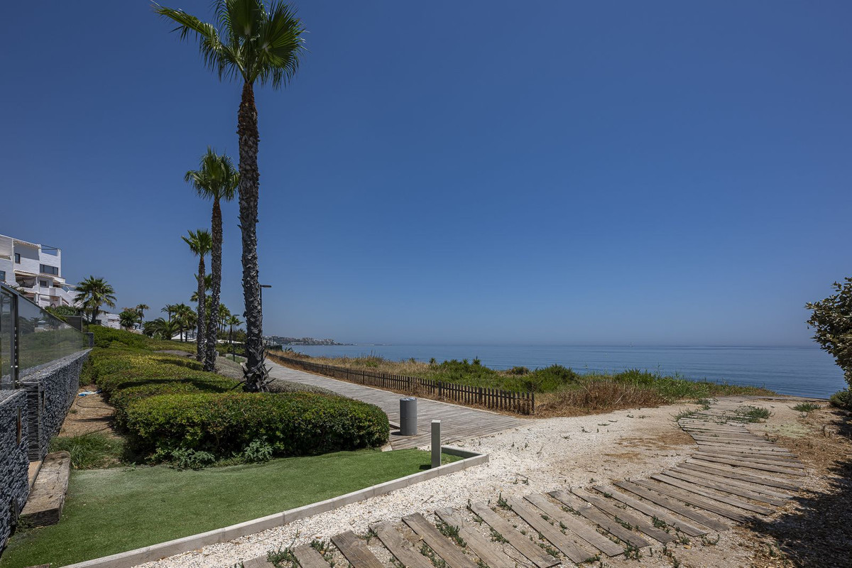 2 Bed Apartment for sale in Estepona Costa Del Sol, Málaga, Spain