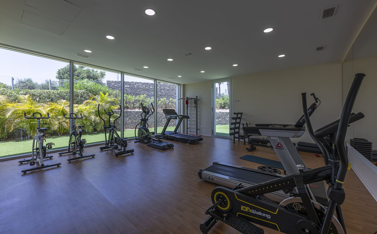 2 Bed Apartment for sale in Estepona Costa Del Sol, Málaga, Spain