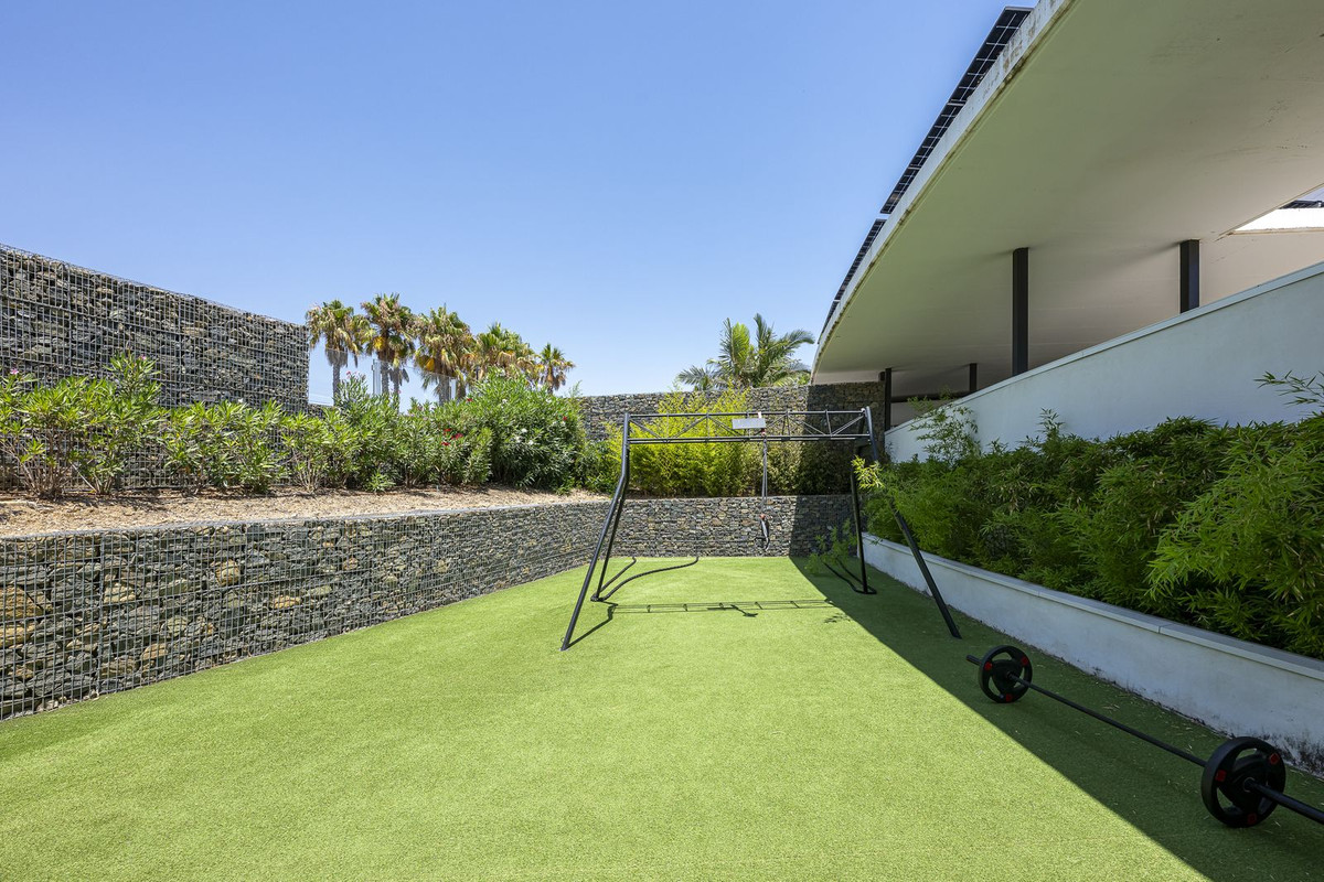 2 Bed Apartment for sale in Estepona Costa Del Sol, Málaga, Spain