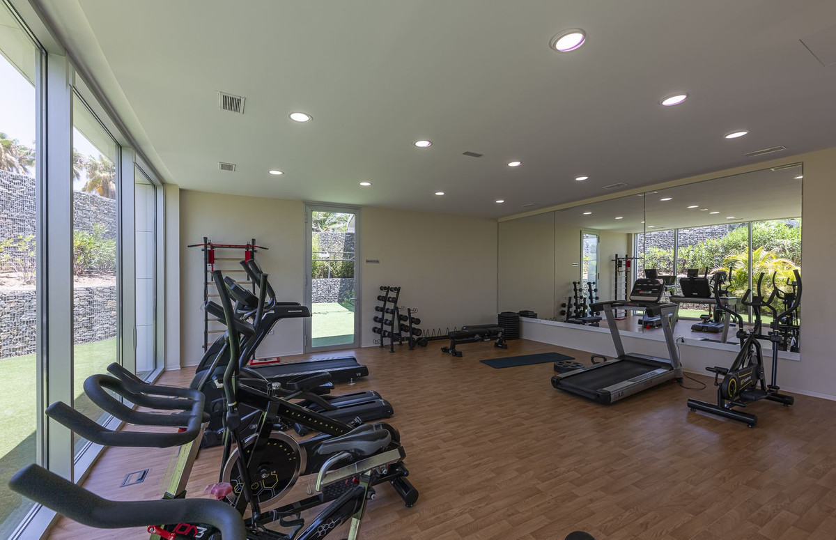 2 Bed Apartment for sale in Estepona Costa Del Sol, Málaga, Spain