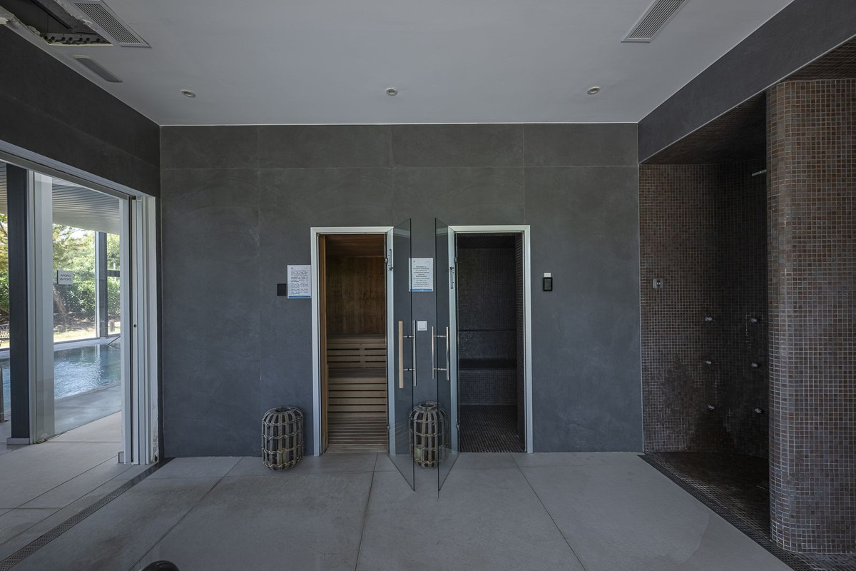 2 Bed Apartment for sale in Estepona Costa Del Sol, Málaga, Spain