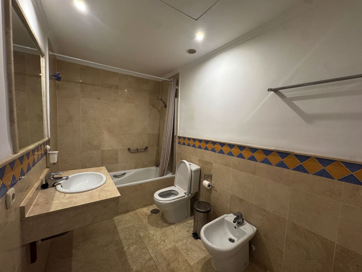 Se vende Apartamento Planta Media de 2 dormitorios en Costa Del Sol, Málaga, España