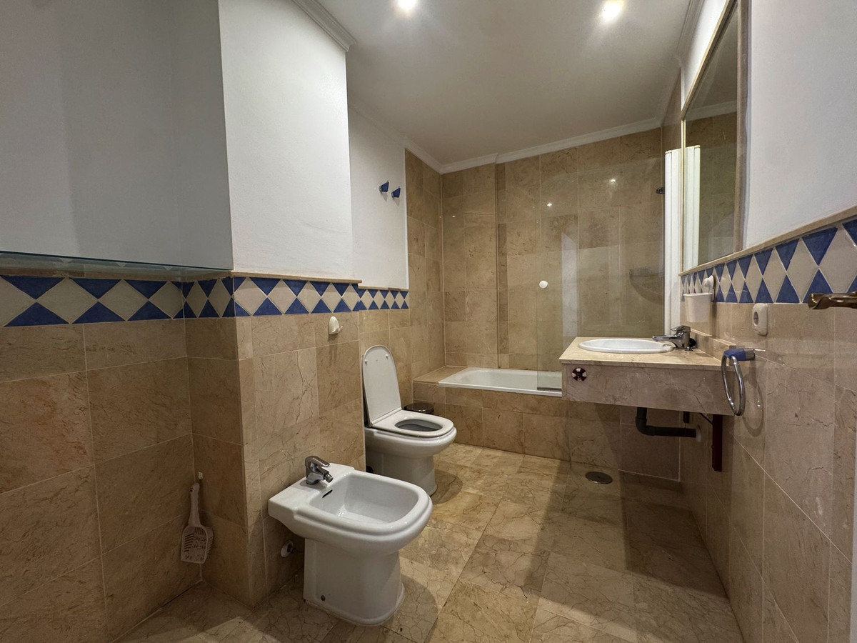 Se vende Apartamento Planta Media de 2 dormitorios en Costa Del Sol, Málaga, España
