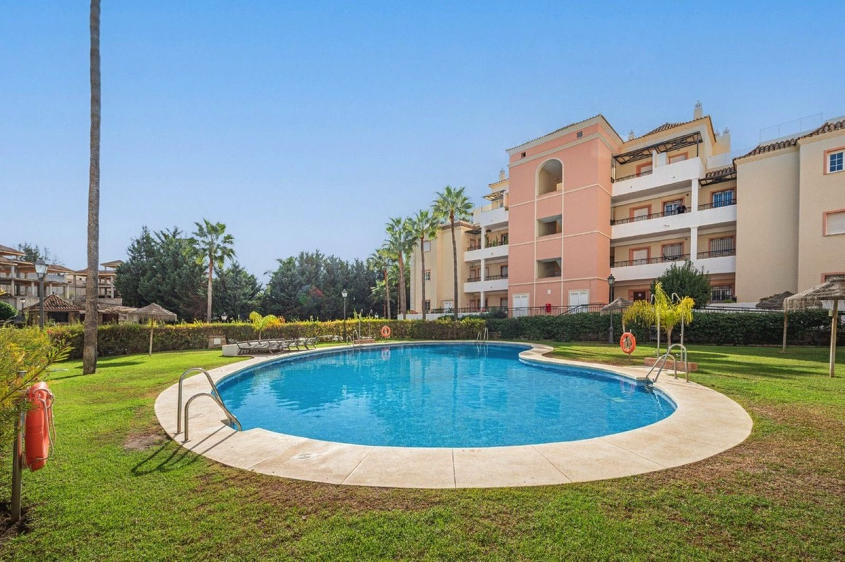 Se vende Apartamento Planta Media de 2 dormitorios en Costa Del Sol, Málaga, España