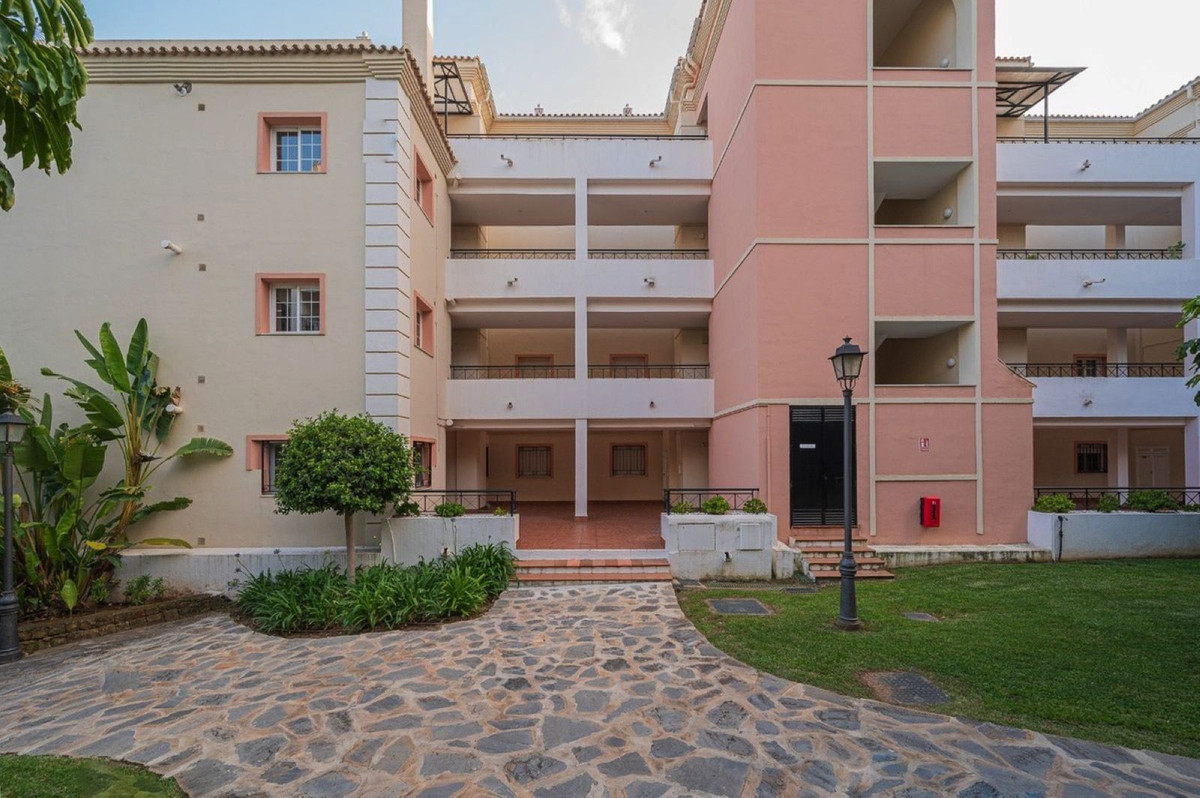 Se vende Apartamento Planta Media de 2 dormitorios en Costa Del Sol, Málaga, España