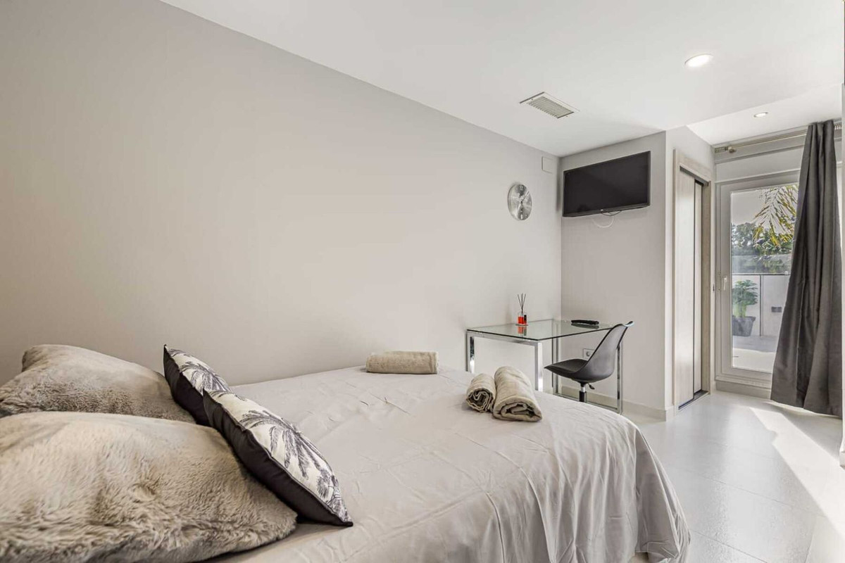 3 Bed Apartment for sale in Nueva Andalucía Costa Del Sol, Málaga, Spain