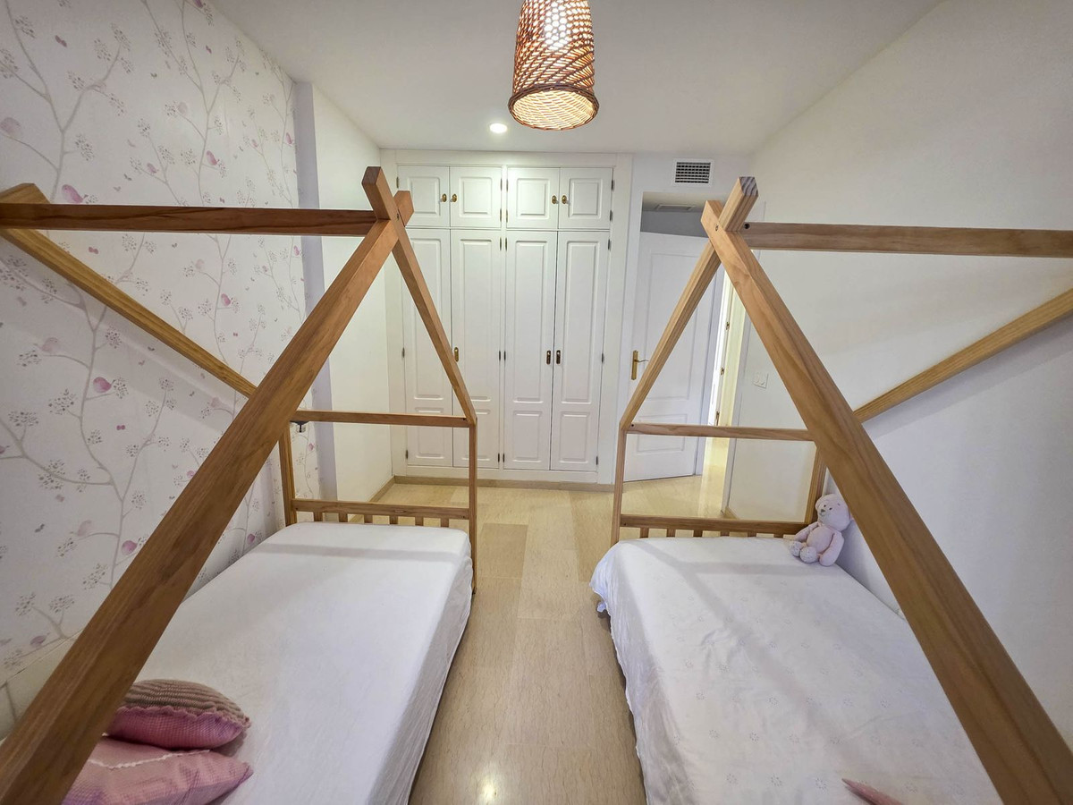 Se vende Apartamento Planta Media de 3 dormitorios en Costa Del Sol, Málaga, España