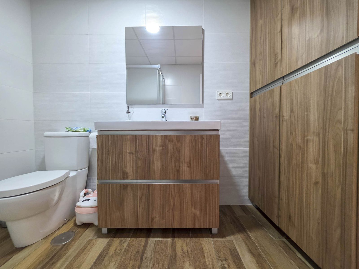 Se vende Apartamento Planta Media de 3 dormitorios en Costa Del Sol, Málaga, España