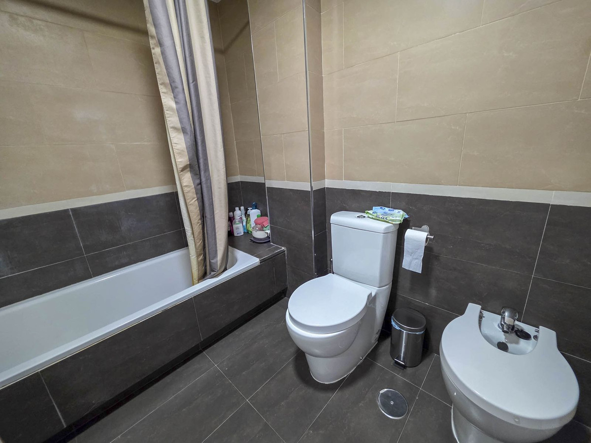 Se vende Apartamento Planta Media de 3 dormitorios en Costa Del Sol, Málaga, España