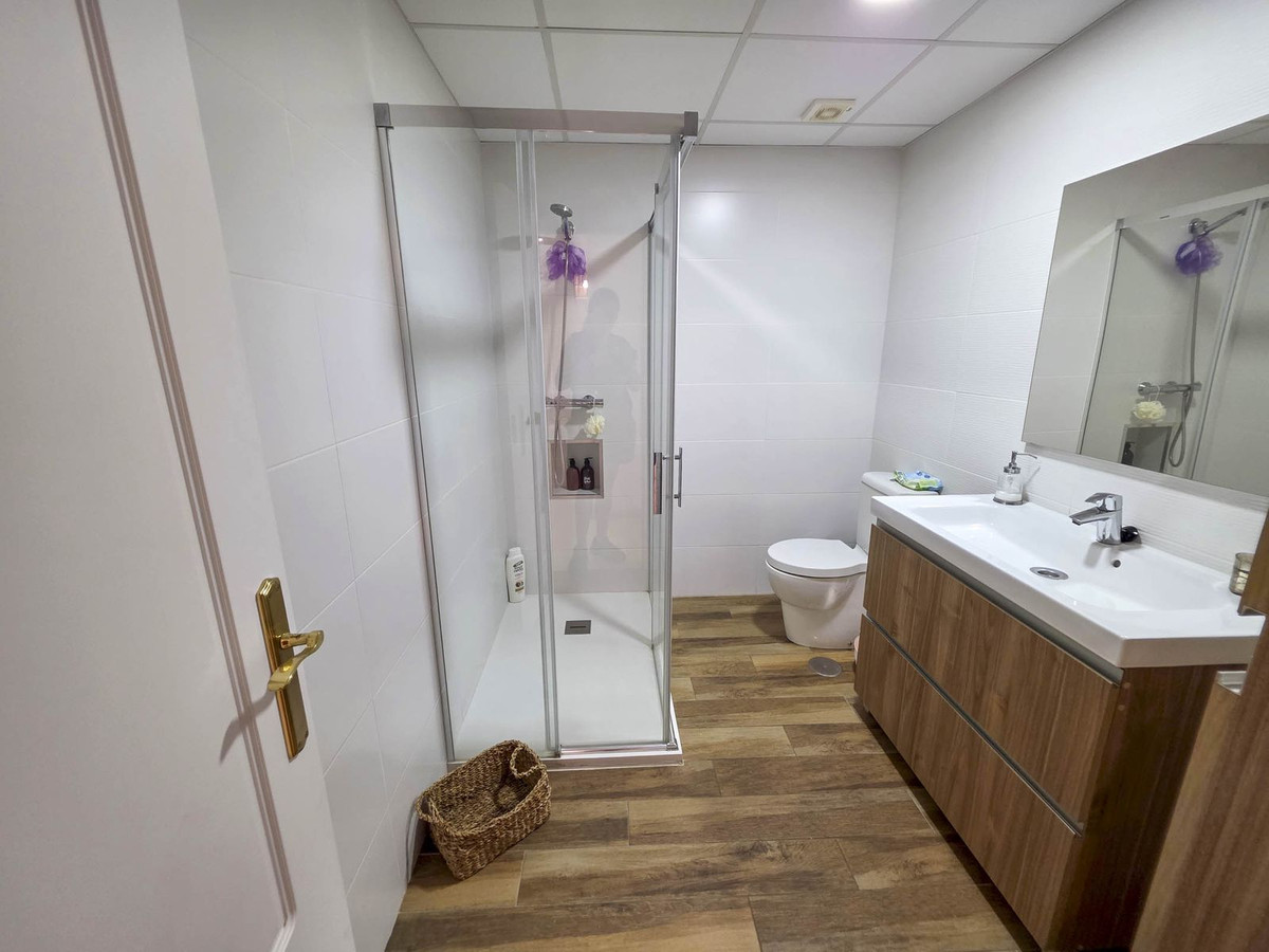 Se vende Apartamento Planta Media de 3 dormitorios en Costa Del Sol, Málaga, España