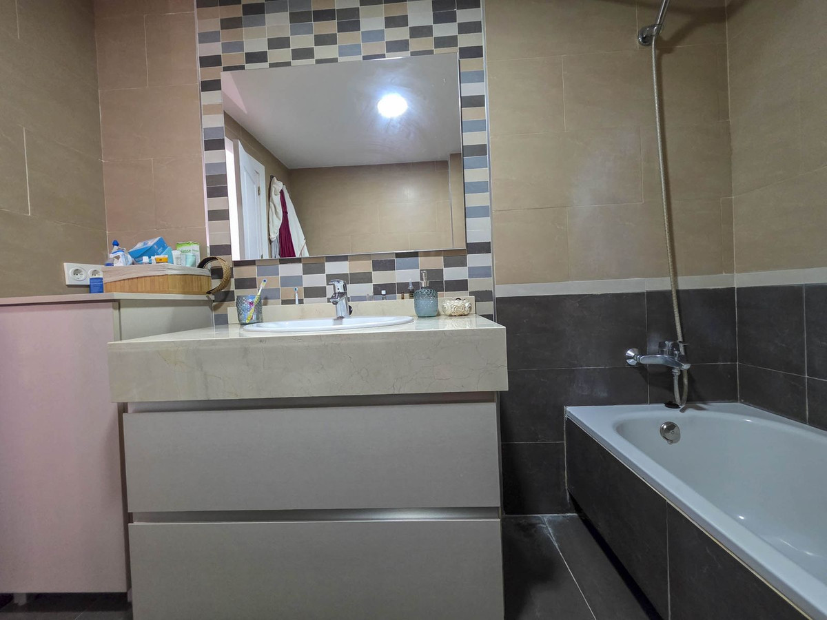Se vende Apartamento Planta Media de 3 dormitorios en Costa Del Sol, Málaga, España