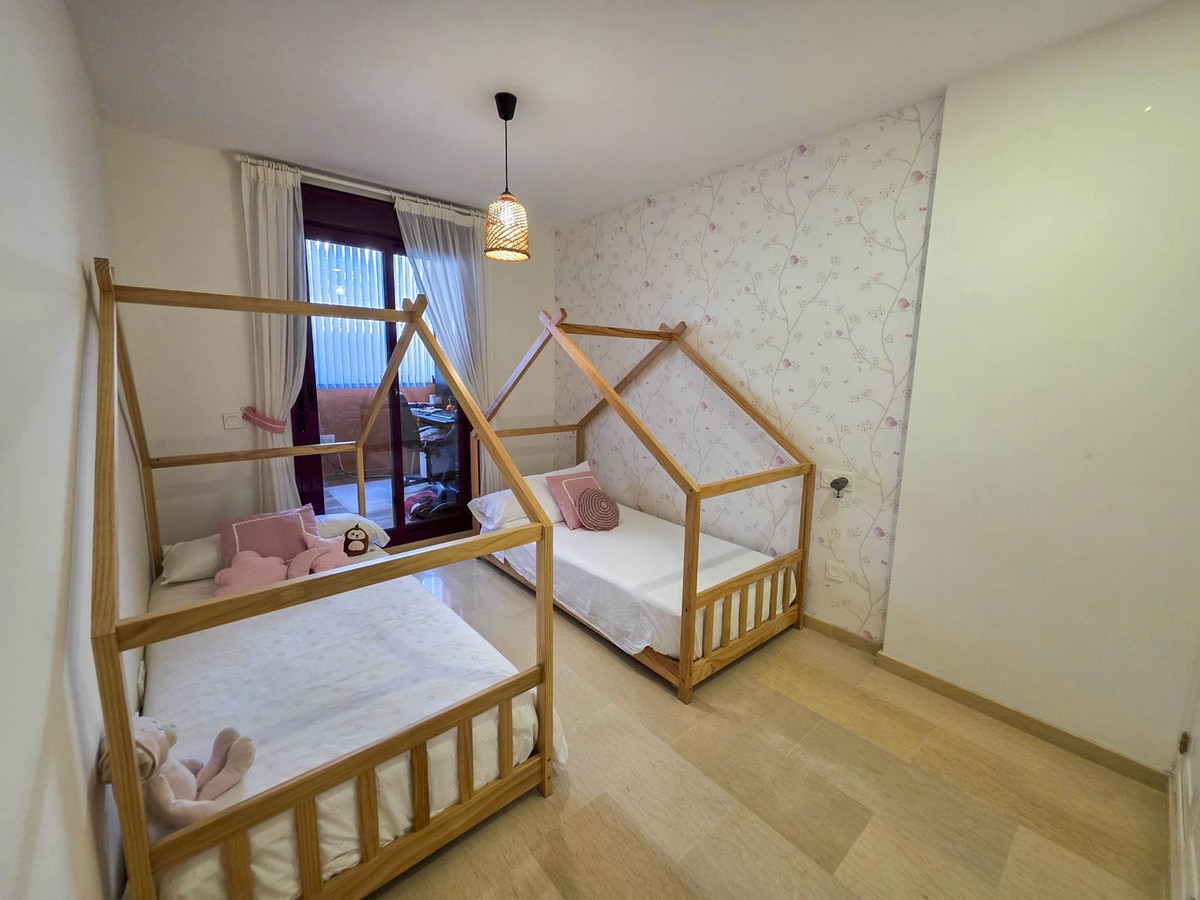 Se vende Apartamento Planta Media de 3 dormitorios en Costa Del Sol, Málaga, España