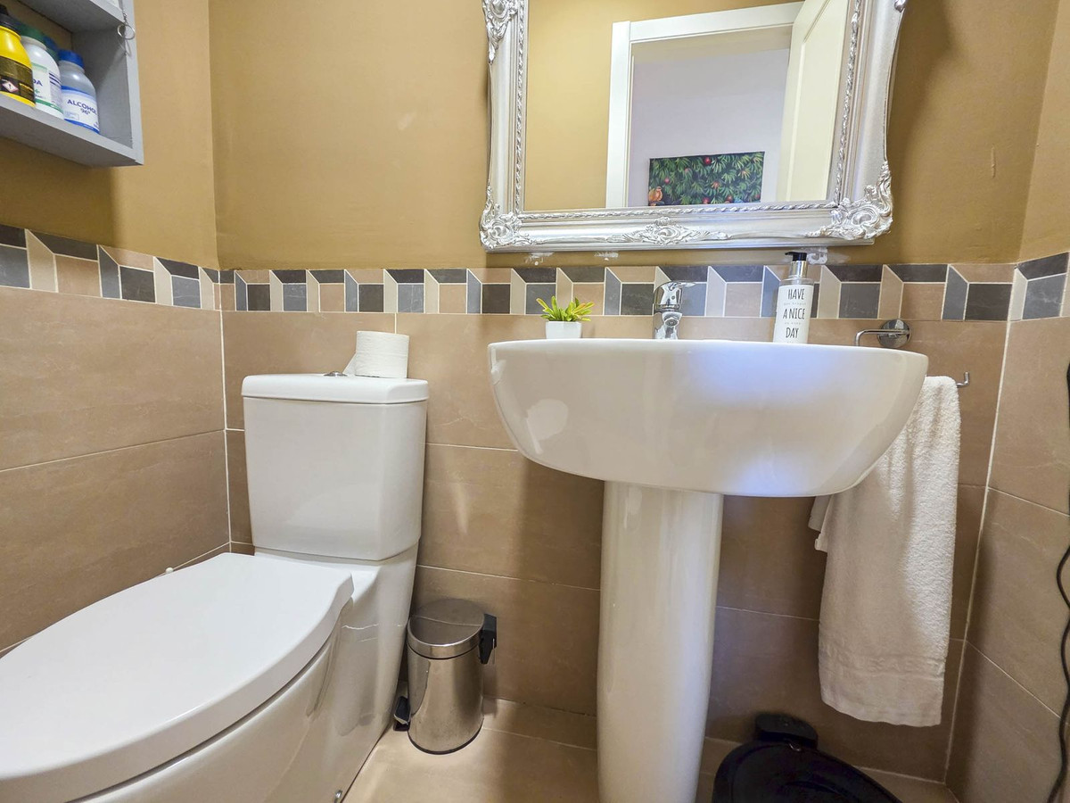 3 Bed Apartment for sale in La Duquesa Costa Del Sol, Málaga, Spain