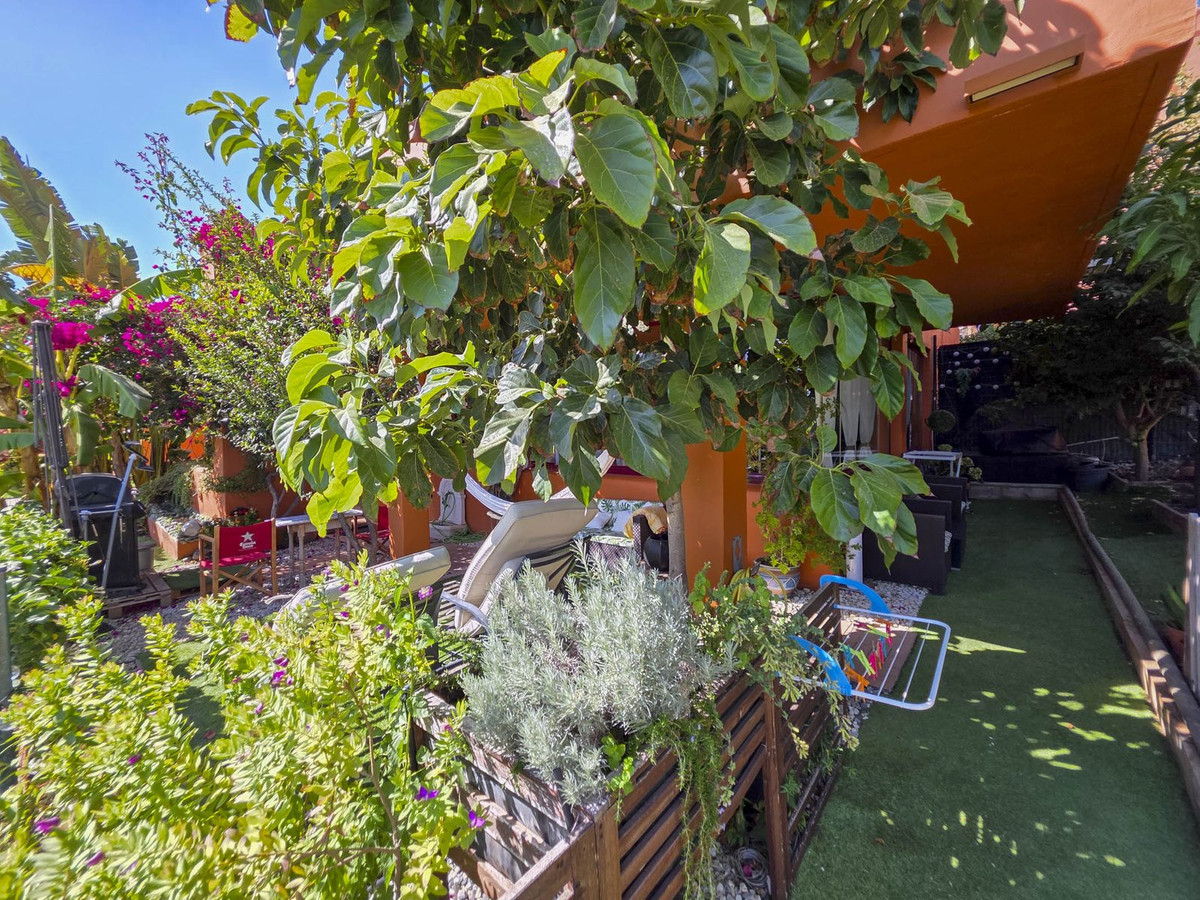 3 Bed Apartment for sale in La Duquesa Costa Del Sol, Málaga, Spain