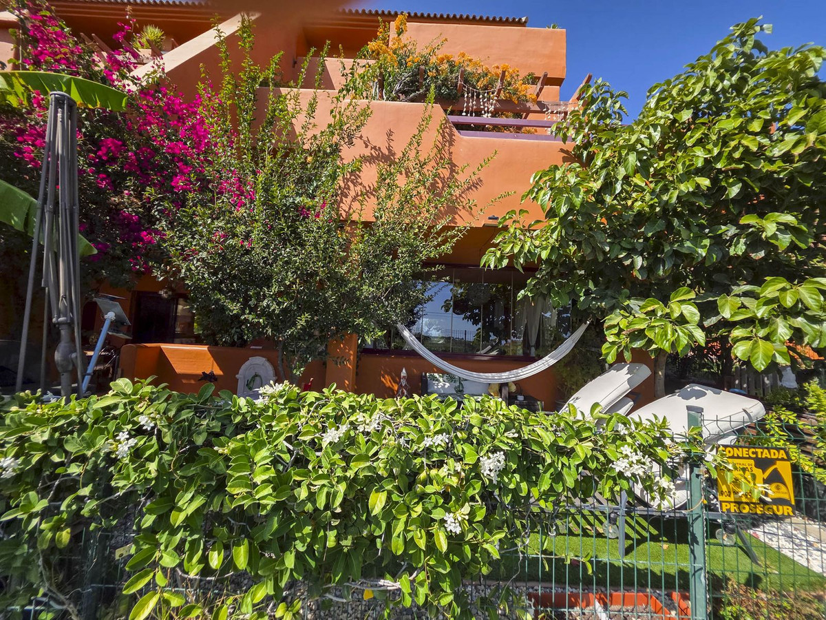 3 Bed Apartment for sale in La Duquesa Costa Del Sol, Málaga, Spain