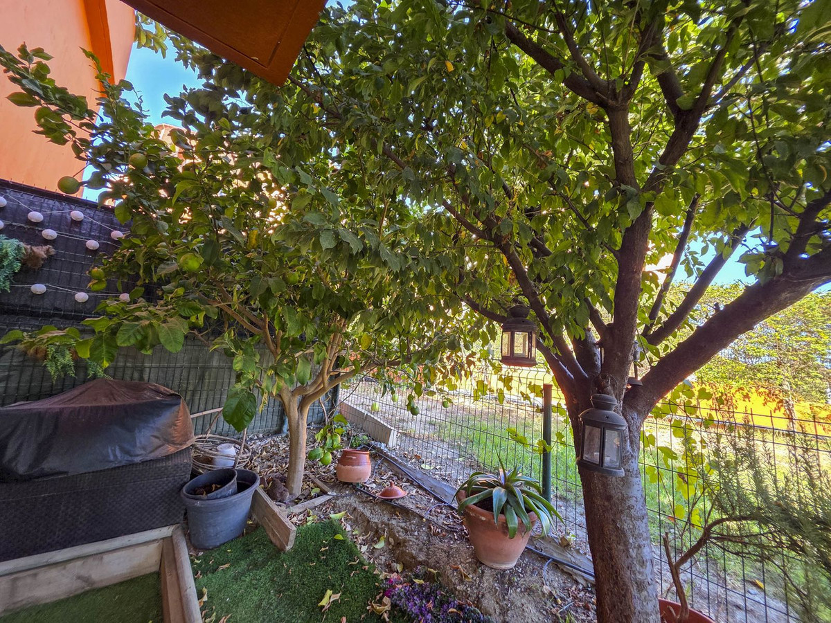 3 Bed Apartment for sale in La Duquesa Costa Del Sol, Málaga, Spain