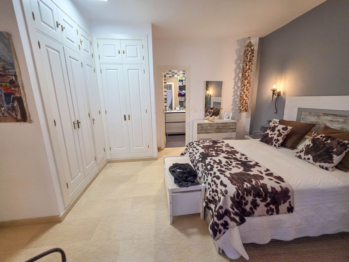 3 Bed Apartment for sale in La Duquesa Costa Del Sol, Málaga, Spain