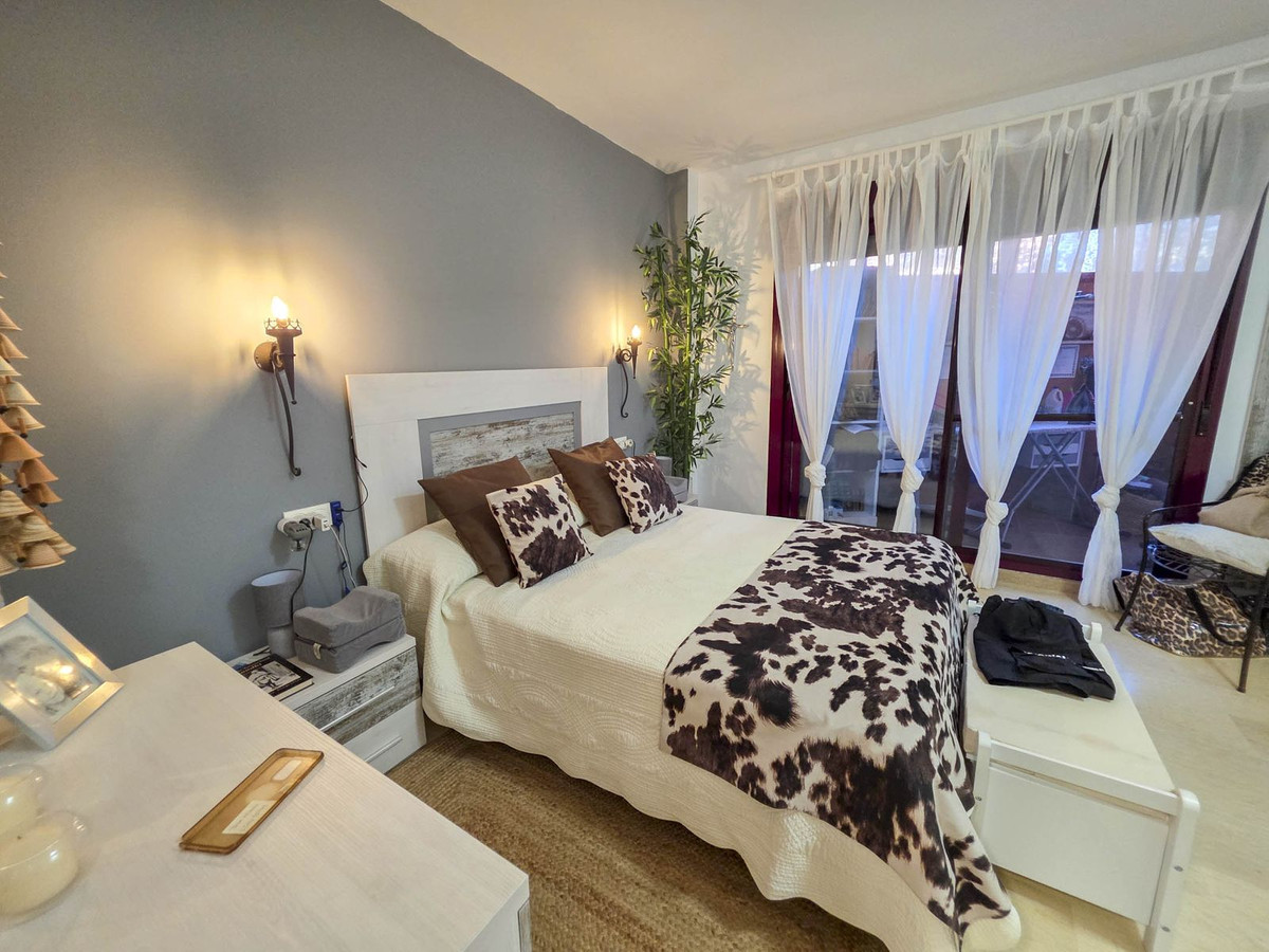 3 Bed Apartment for sale in La Duquesa Costa Del Sol, Málaga, Spain