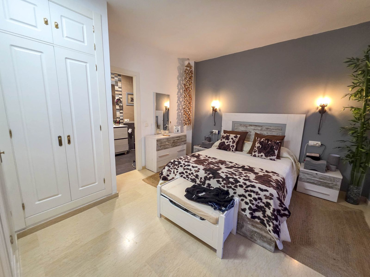 3 Bed Apartment for sale in La Duquesa Costa Del Sol, Málaga, Spain