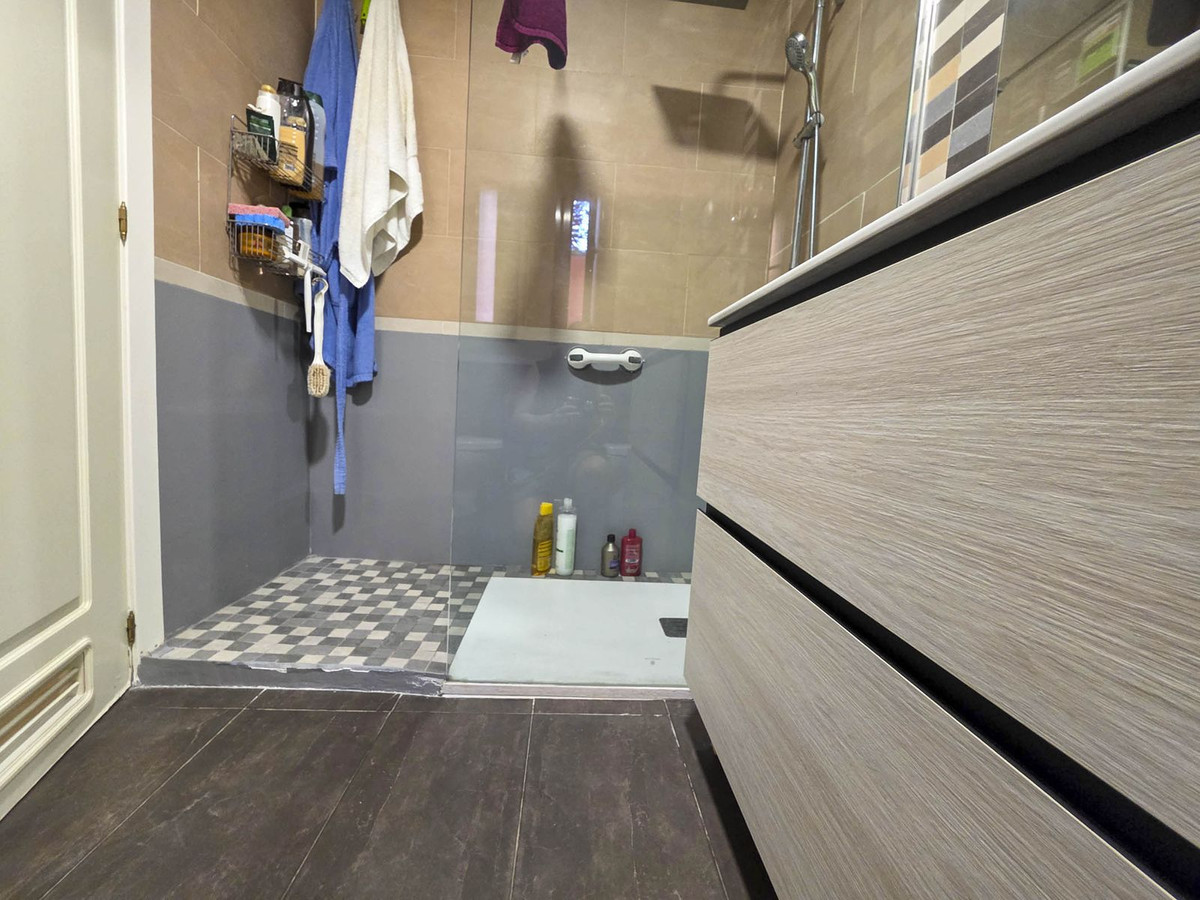 3 Bed Apartment for sale in La Duquesa Costa Del Sol, Málaga, Spain
