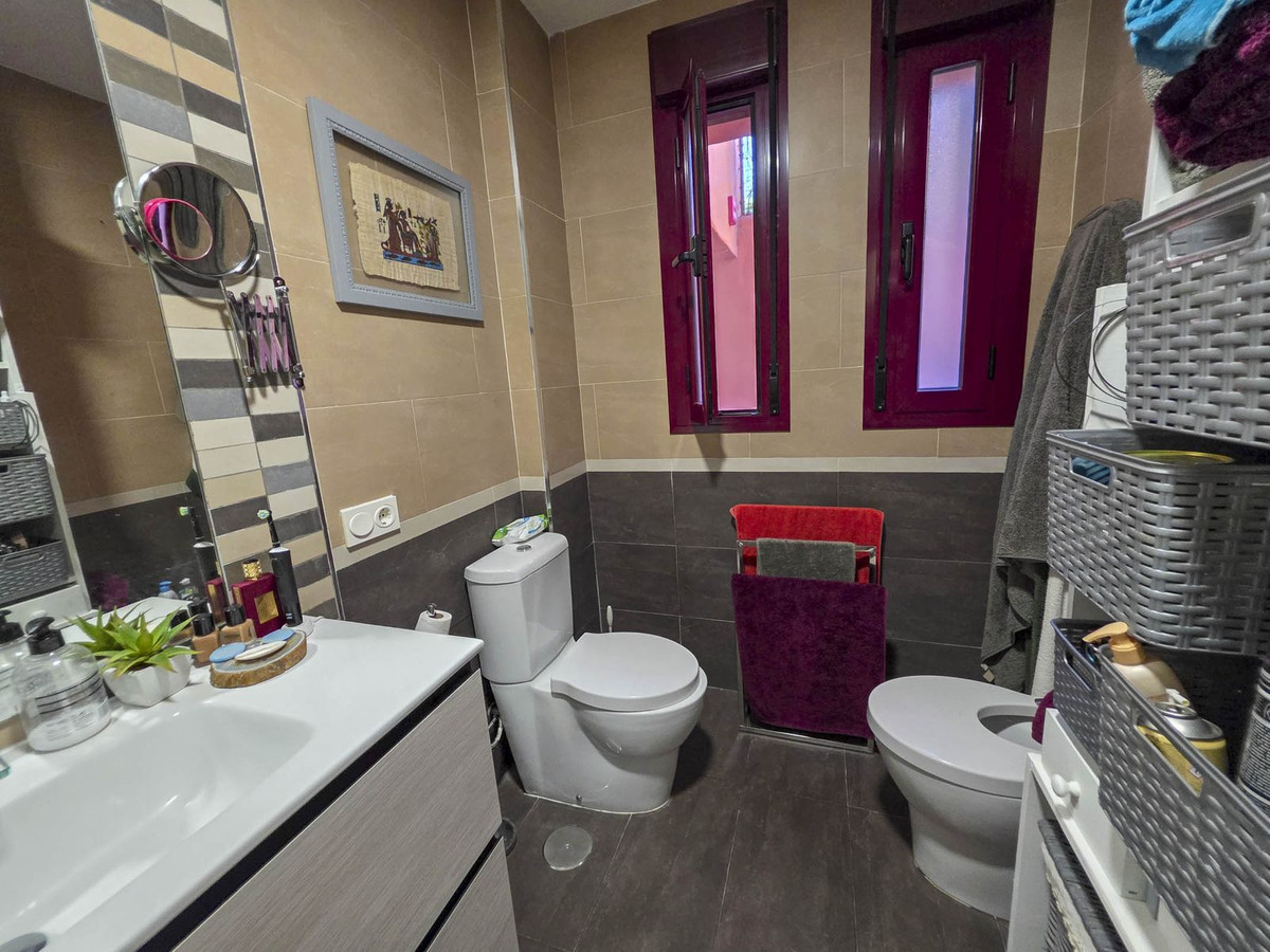 3 Bed Apartment for sale in La Duquesa Costa Del Sol, Málaga, Spain