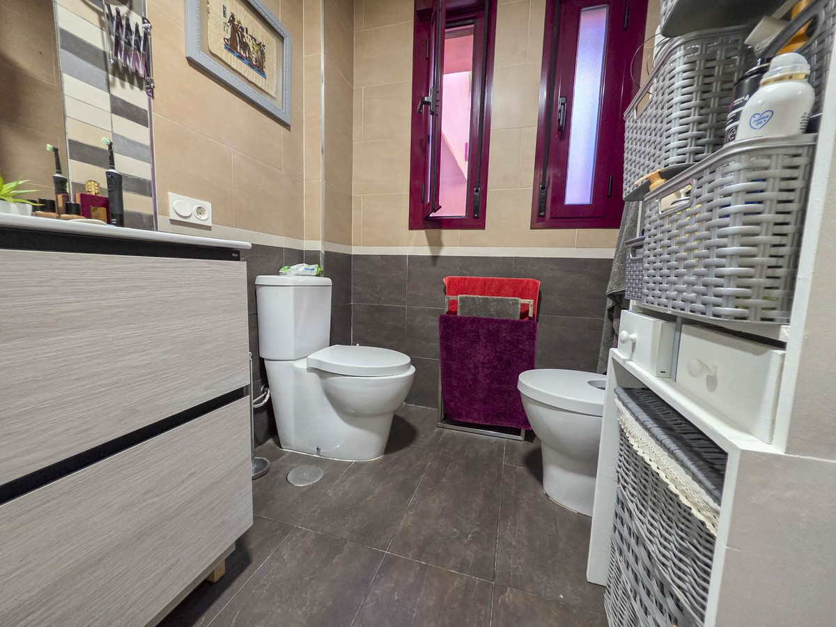 3 Bed Apartment for sale in La Duquesa Costa Del Sol, Málaga, Spain