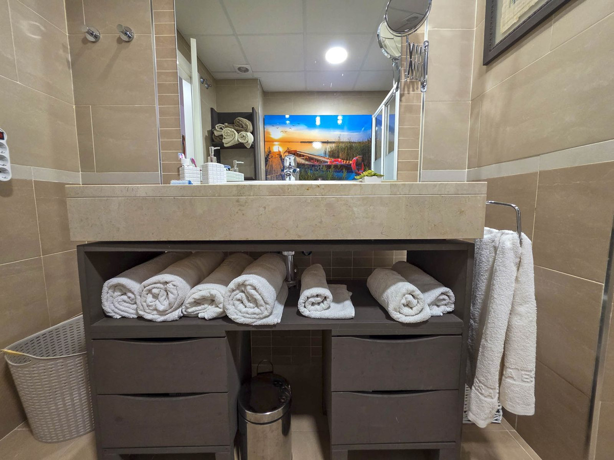 3 Bed Apartment for sale in La Duquesa Costa Del Sol, Málaga, Spain