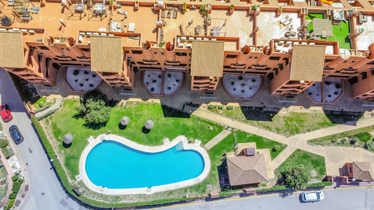 3 Bed Apartment for sale in La Duquesa Costa Del Sol, Málaga, Spain