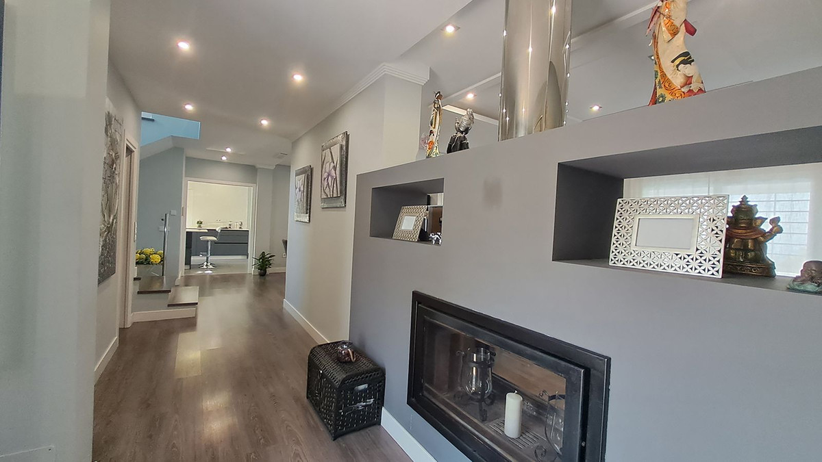 5 Bed Townhouse for sale in Alhaurín El Grande Costa Del Sol, Málaga, Spain