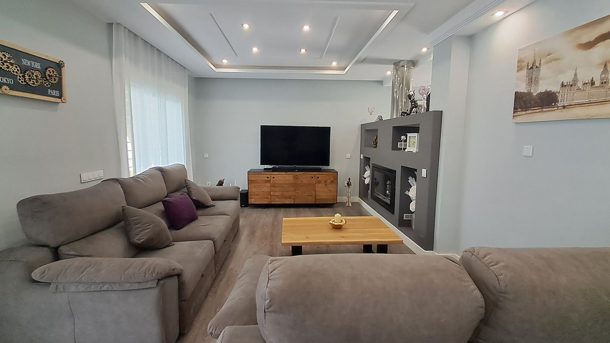 5 Bed Townhouse for sale in Alhaurín El Grande Costa Del Sol, Málaga, Spain