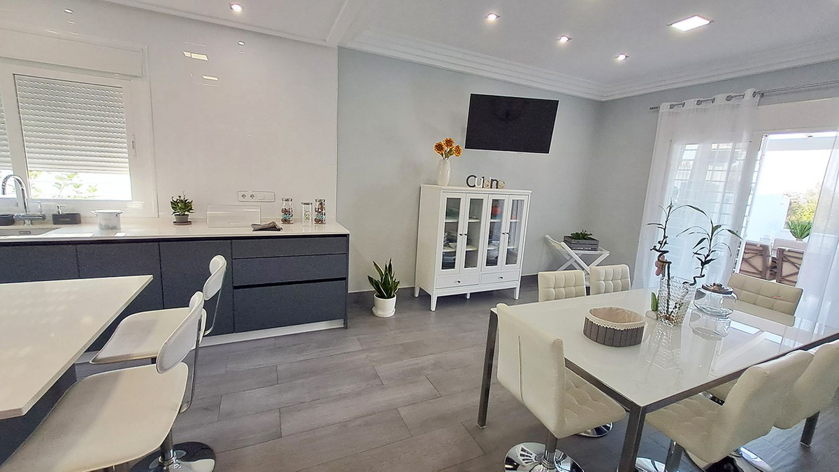 5 Bed Townhouse for sale in Alhaurín El Grande Costa Del Sol, Málaga, Spain