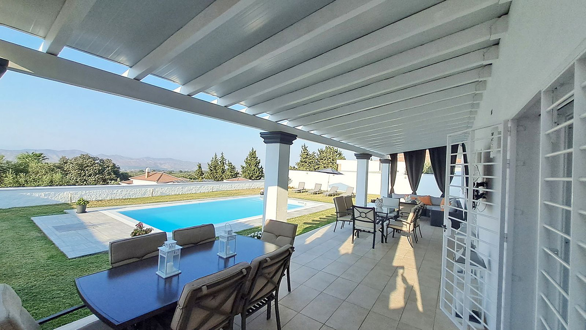 5 Bed Townhouse for sale in Alhaurín El Grande Costa Del Sol, Málaga, Spain