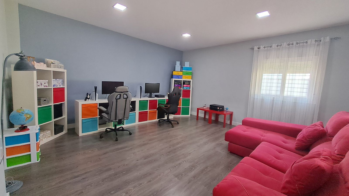 5 Bed Townhouse for sale in Alhaurín El Grande Costa Del Sol, Málaga, Spain