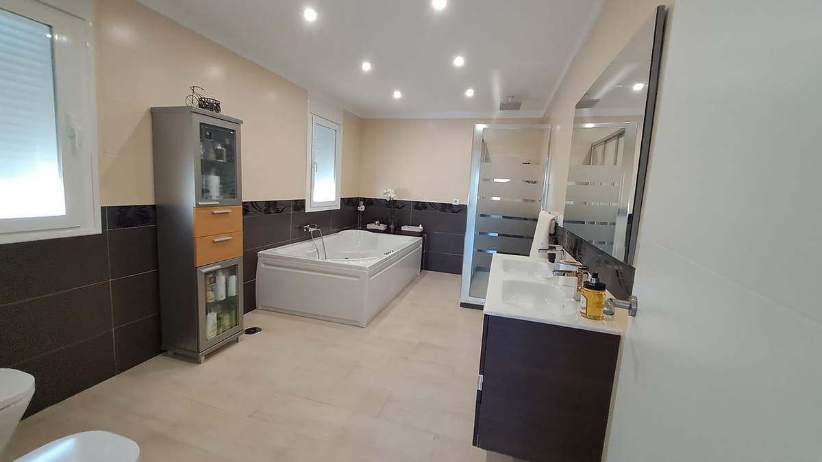 5 Bed Townhouse for sale in Alhaurín El Grande Costa Del Sol, Málaga, Spain
